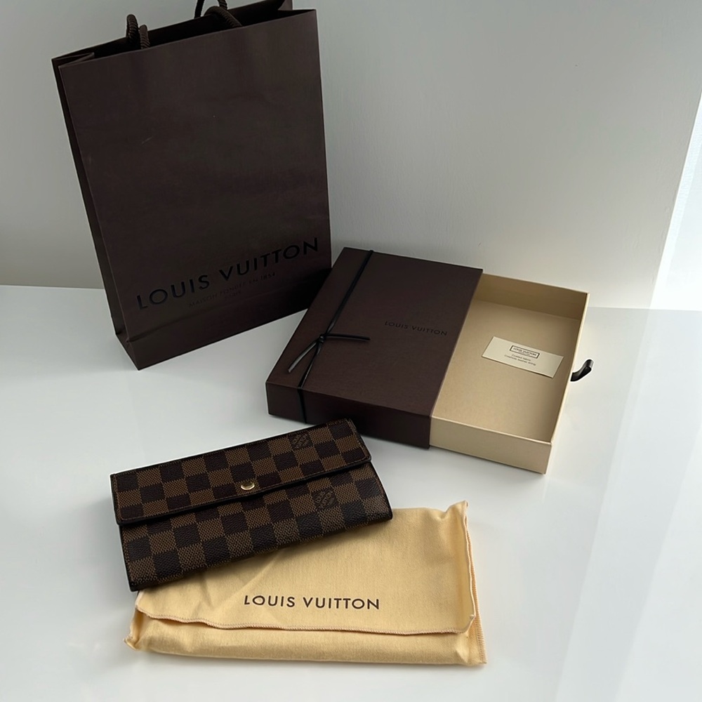 💯 Authentic Louis Vuitton Damier Ebene Wallet with Gold Accent